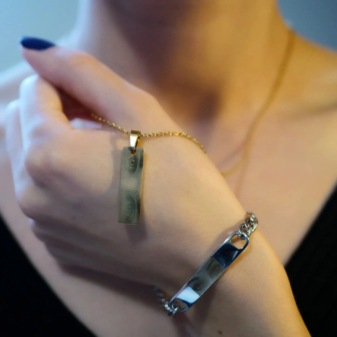 5-raisons-d-offrir-un-collier-ou-un-bracelet-personnalisé-gravé-avec-les-yeux-de-votre-partenaire Eternity